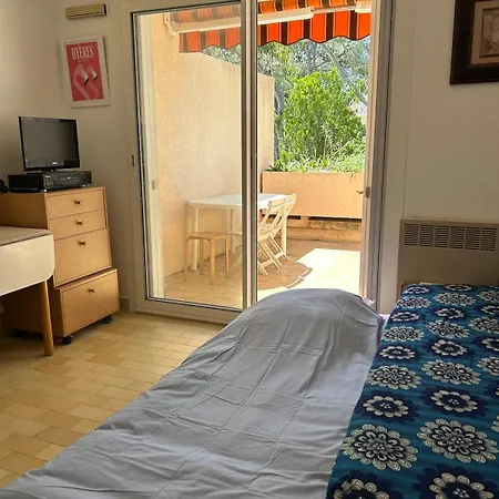 公寓 Bright Apartment, 5-minute Walk To *