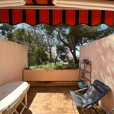 公寓 Bright Apartment, 5-minute Walk To 耶尔